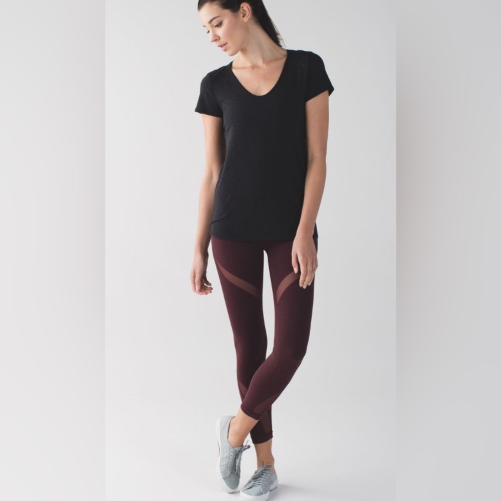 Lululemon High Times Pant (Wrap Mesh)
Bordeaux Drama Sz 4